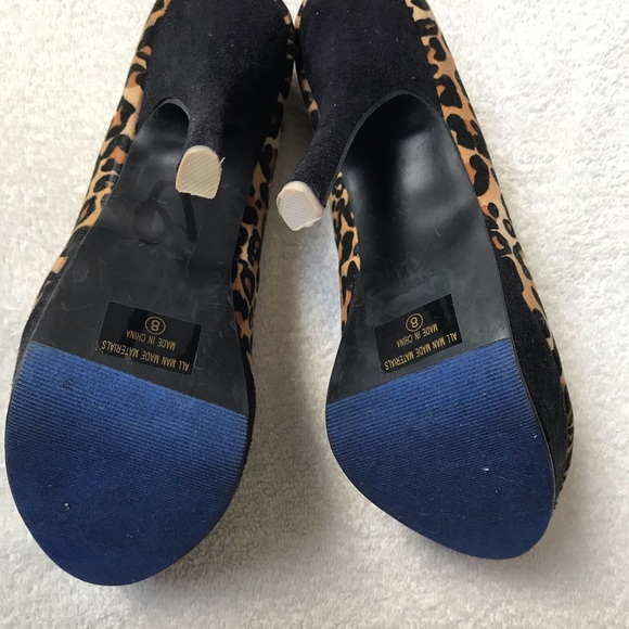 SOLDLeopard  Beige and Black High Heeled Pumps - Picture 2 of 8